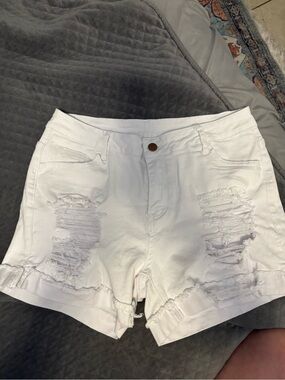 NWT White Distressed Women's Denim Shorts-Size Large
